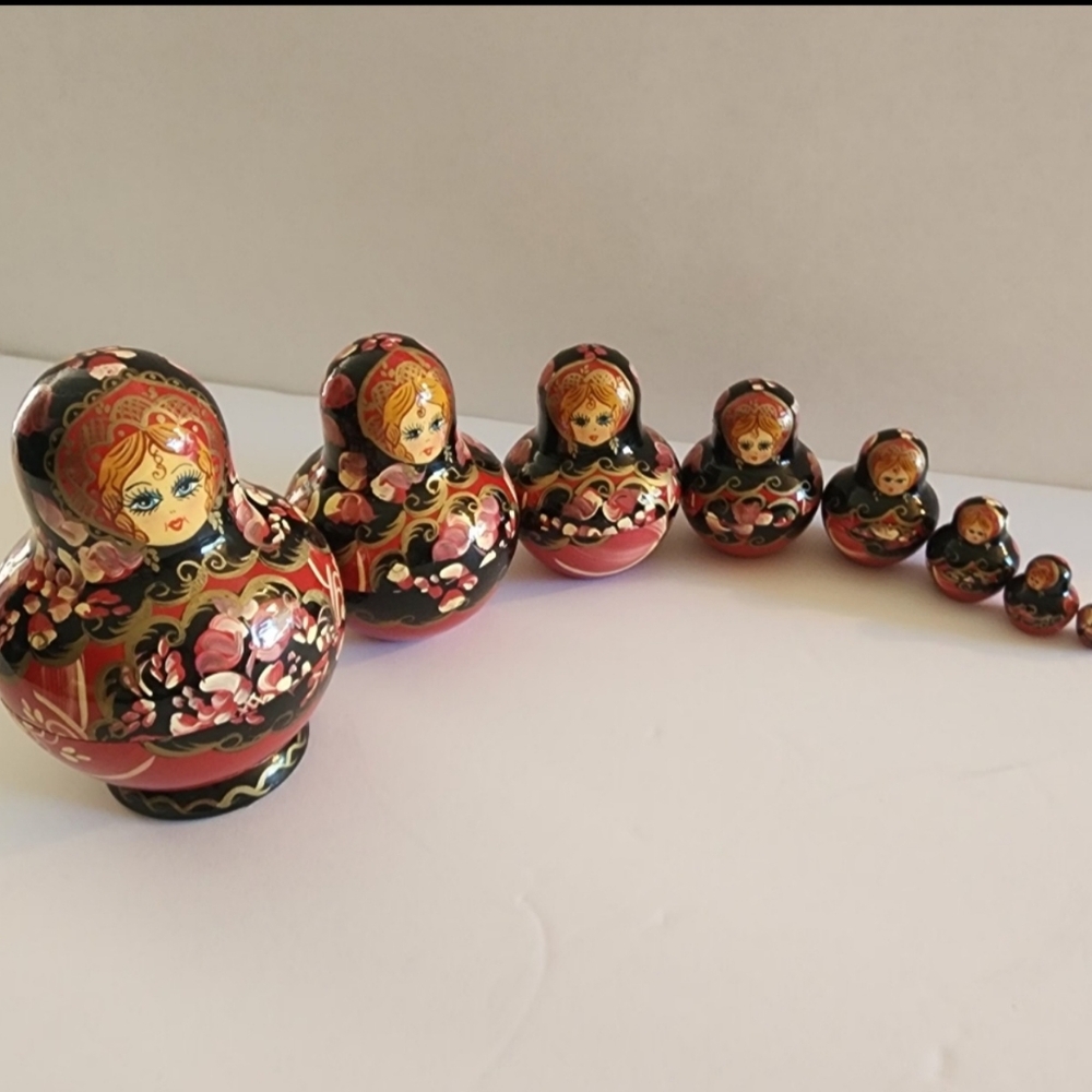 Russian Matryoshka 8 Pc. Nesting Dolls Set